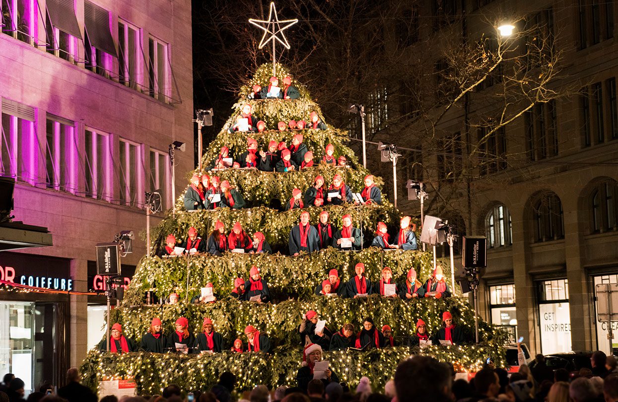Singing Christmas Tree at Werdmühleplatz, image by Zürich Tourism